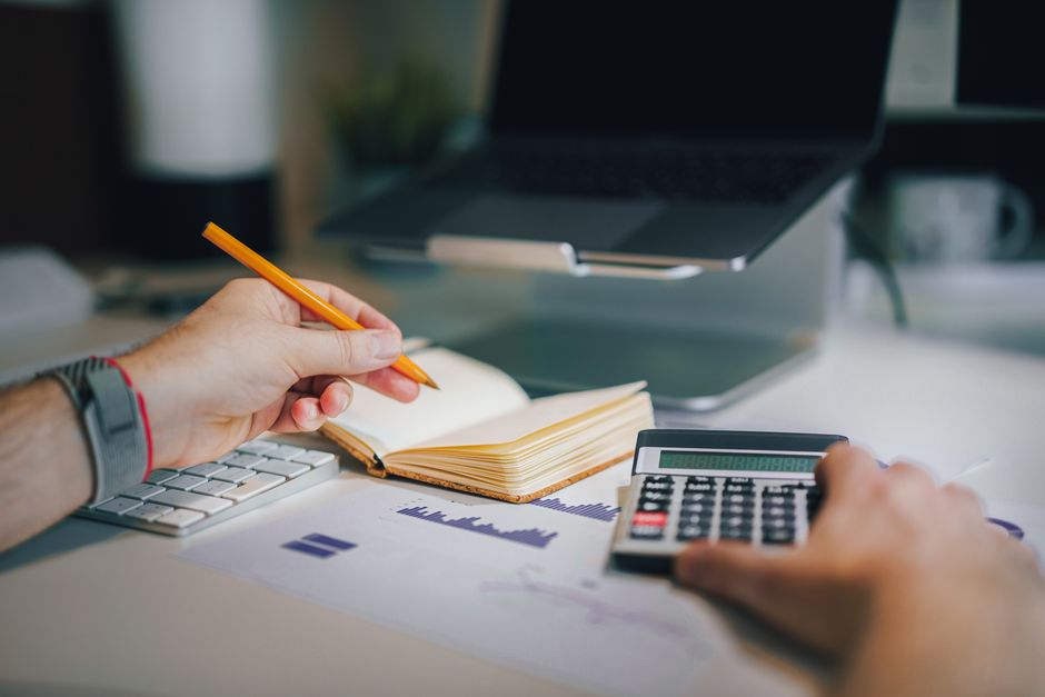 Umowa o pracę, zlecenie czy B2B – jak porównać wynagrodzenie netto?
